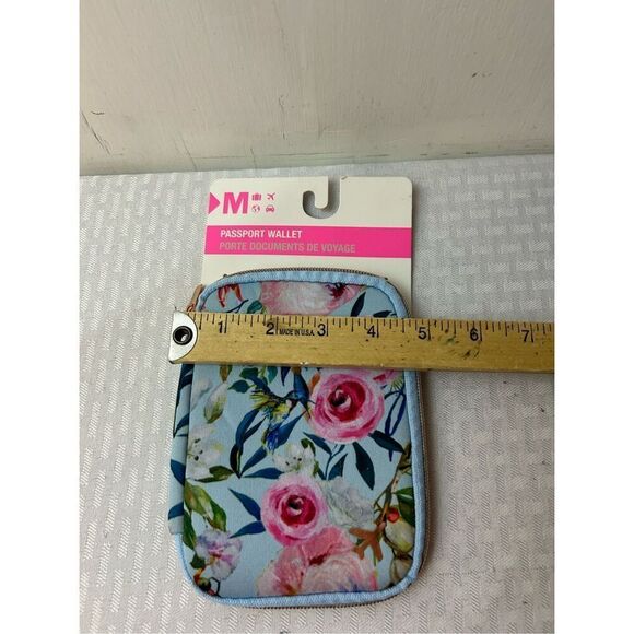 M passport holder blue flowers 6"x4"new - Picture 3 of 5
